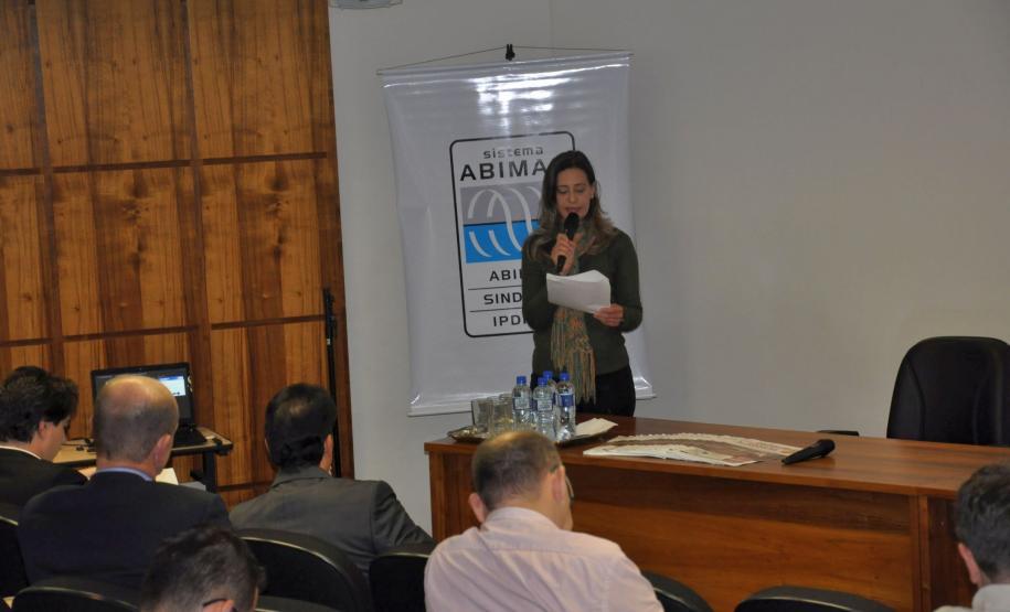 A Fomento Paraná firmou um Acordo de Cooperação Técnica com a Associação Brasileira da Indústria de Máquinas e Equipamentos (Abimaq), nesta segunda-feira (16). A assinatura aconteceu durante o workshop "Linhas de Financiamento para 2016", promovido pela Abimaq, em Curitiba.