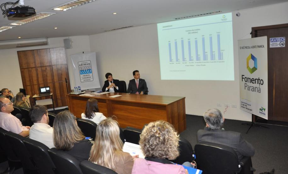 Luiz Renato Hauly, diretor de mercado e relações institucionais da Fomento Paraná, comenta as linhas de crédito da instituição durante o workshop "Linhas de Financiamento para 2016", promovido pela Abimaq, em Curitiba.