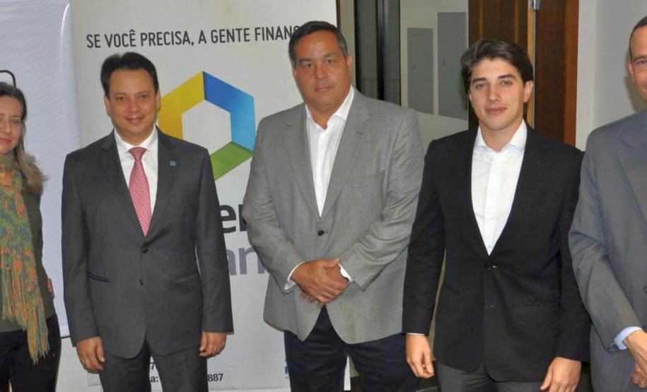 A Fomento Paraná firmou um Acordo de Cooperação Técnica com a Associação Brasileira da Indústria de Máquinas e Equipamentos (Abimaq), nesta segunda-feira (16). A assinatura aconteceu durante o workshop "Linhas de Financiamento para 2016", promovido pela Abimaq, em Curitiba.