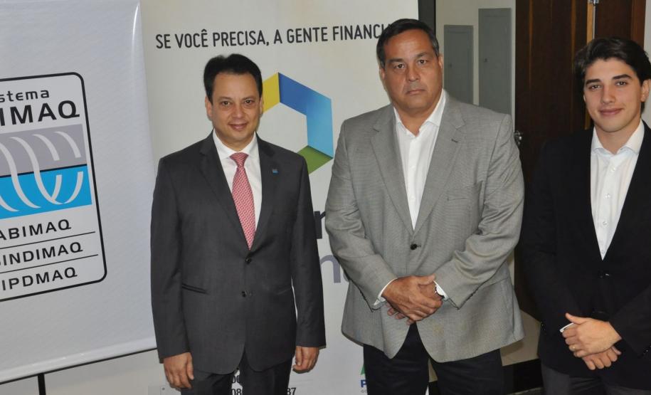 A Fomento Paraná firmou um Acordo de Cooperação Técnica com a Associação Brasileira da Indústria de Máquinas e Equipamentos (Abimaq), nesta segunda-feira (16). A assinatura aconteceu durante o workshop "Linhas de Financiamento para 2016", promovido pela Abimaq, em Curitiba.