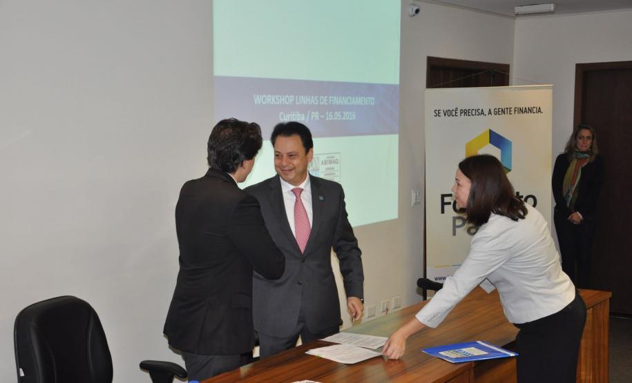 A Fomento Paraná firmou um Acordo de Cooperação Técnica com a Associação Brasileira da Indústria de Máquinas e Equipamentos (Abimaq), nesta segunda-feira (16). A assinatura aconteceu durante o workshop "Linhas de Financiamento para 2016", promovido pela Abimaq, em Curitiba.