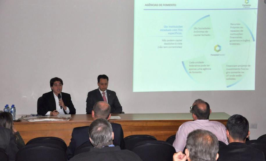 Luiz Renato Hauly, diretor de mercado e relações institucionais da Fomento Paraná, comenta as linhas de crédito da instituição durante o workshop "Linhas de Financiamento para 2016", promovido pela Abimaq, em Curitiba.