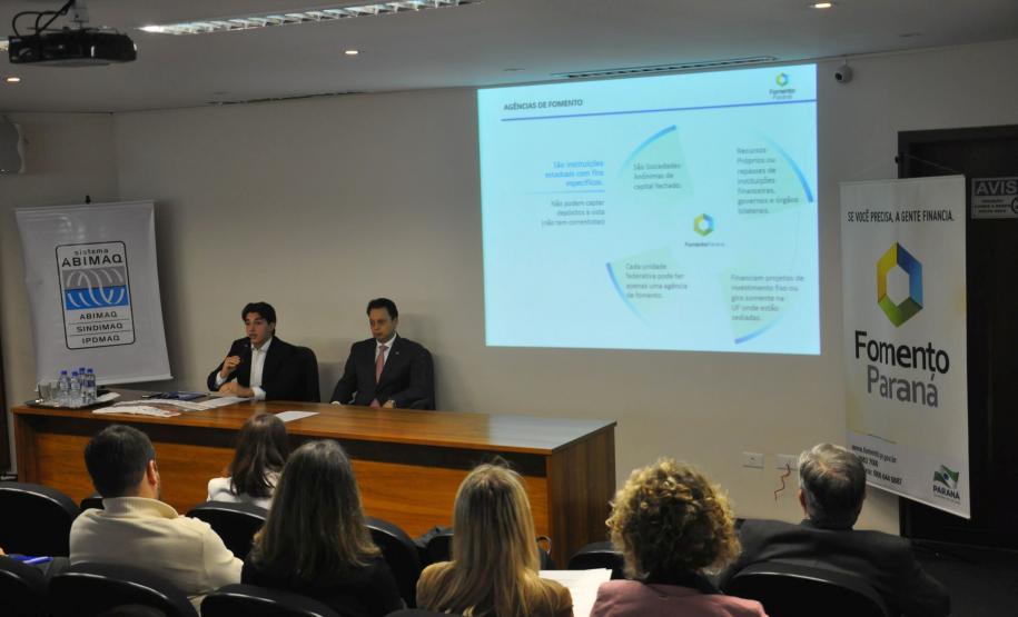 Luiz Renato Hauly, diretor de mercado e relações institucionais da Fomento Paraná, comenta as linhas de crédito da instituição durante o workshop "Linhas de Financiamento para 2016", promovido pela Abimaq, em Curitiba.