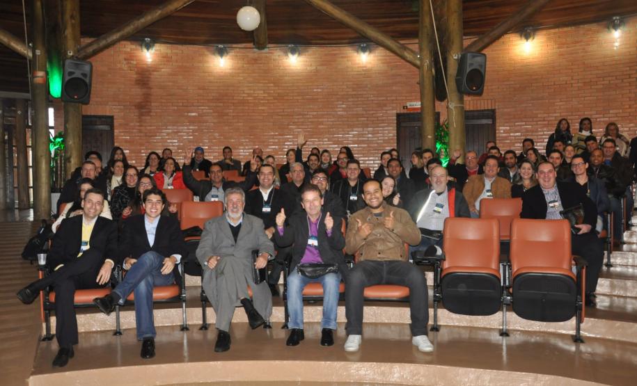 Agentes reunidos em Faxinal do Céu.