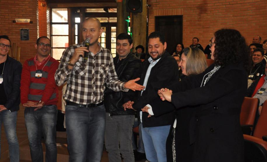 Rafael Balestra fala sobre "O agente transformador da sociedade", em que aproveita recursos de hipnose para trabalhar com os participantes do evento e mostrar que a transformação física está na mente.