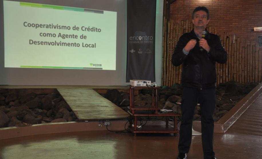 João Carlos Leite, o "Joãozinho", fundador da Saromcredi, do Instituto Ellos, fala sobre cooperativismo de crédito rural durante o Encontro Estadual de Agentes.