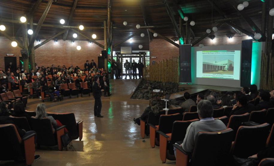 João Carlos Leite, o "Joãozinho", fundador da Saromcredi, do Instituto Ellos, fala sobre cooperativismo de crédito rural durante o Encontro Estadual de Agentes.