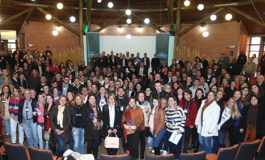 Vencedores do Prêmio Fomento Paraná e Sebrae-PR de Microcrédito As prefeituras de Marechal Cândido Rondon, Foz do Iguaçu e Querência foram as vencedoras do Prêmio Fomento Paraná e Sebrae-PR de Microcrédito, respectivamente nas categorias Produção, Qualidade e Desenvolvimento Local.
O evento teve a participação de 280 agentes de diversos municípios do Estado.