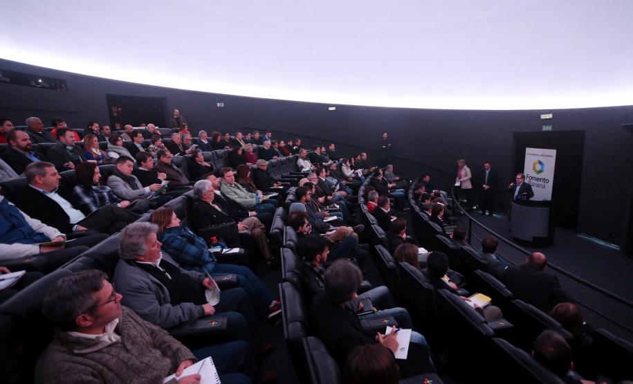 O presidente da Fomento Paraná, Juraci Barbosa, realiza a palestra de abertura do Seminário Crédito para Inovação, em Curitiba.