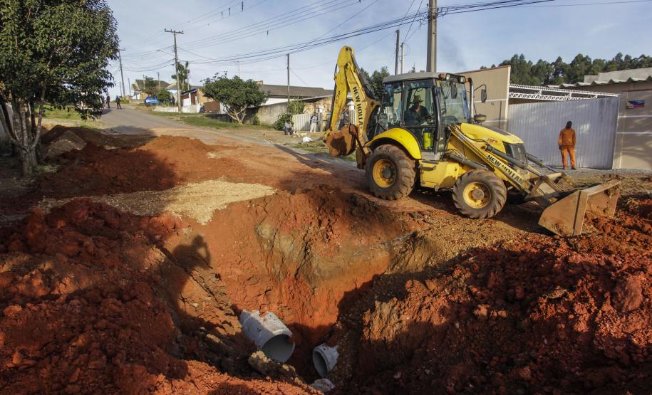 Pavimentação da rua Willian Fernando Lunardon, no Jardim Nesita, Campina Grande do Sul. As obras na rua são financiadas com recursos da Fomento Paraná. Foto: Pedro Ribas/ANPr