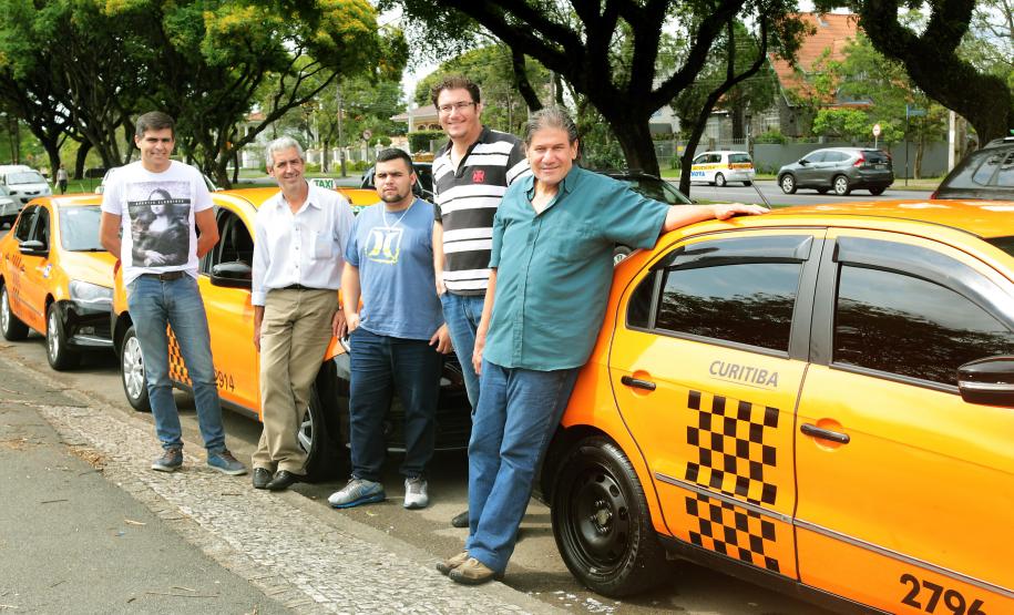 A Fomento Paraná, instituição financeira de desenvolvimento do Governo do Estado, atingiu nesta semana a meta estabelecida para 2016 de contratar R$ 10 milhões em financiamentos de veículos para prestar serviços de táxi.