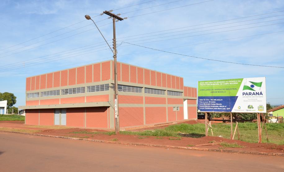 Os municípios paranaenses contam com o apoio do Governo do Estado para desenvolver ações que gerem emprego e renda à população. Uma delas é o Projeto de Barracões Industriais, gerenciado pela Secretaria do Desenvolvimento Urbano, em parceria com a Fomento Paraná.