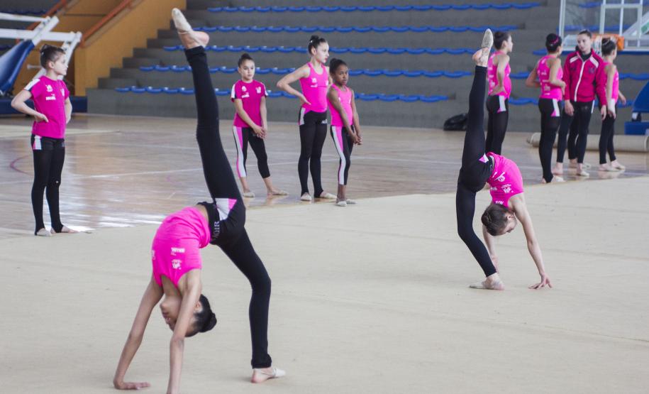 Equipe da Associação de Ginástica Rítmica, patrocinada pela Fomento Paraná. Foto: Pedro Ribas/ANPr