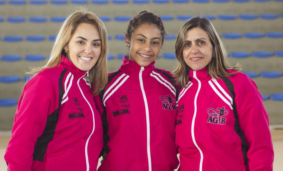 Equipe da Associação de Ginástica Ritmica, patrocinada pela Fomento Paraná. Na foto, Fabiana Pace Niedzwiedz, Barbara Domingos e Marcia Naves, coordenadora técnica da equipe. Foto: Pedro Ribas/ANPr