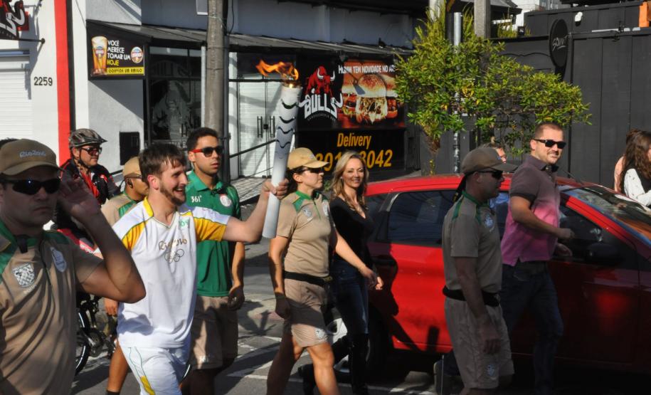Iuri Mota, assistente administrativo da Fomento Paraná, foi um dos condutores da tocha olímpica na passagem por Curitiba em 14/7/2016.