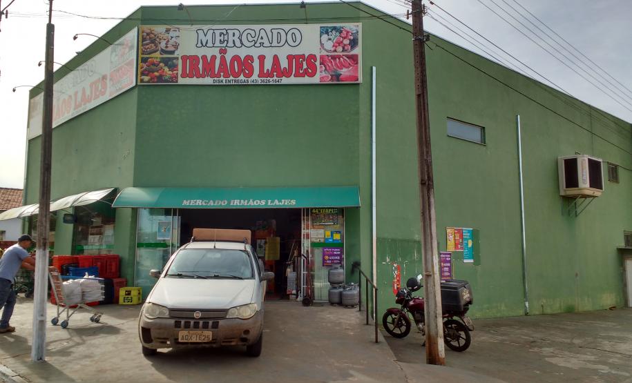 Empreendedor abre novo mercado no Norte Pioneiro com apoio da Fomento Paraná O empreendedor Luciano de Lima, de Jundiaí do Sul, construiu um mercado novo na cidade com o crédito da Fomento Paraná, instituição financeira de desenvolvimento do Governo do Estado.