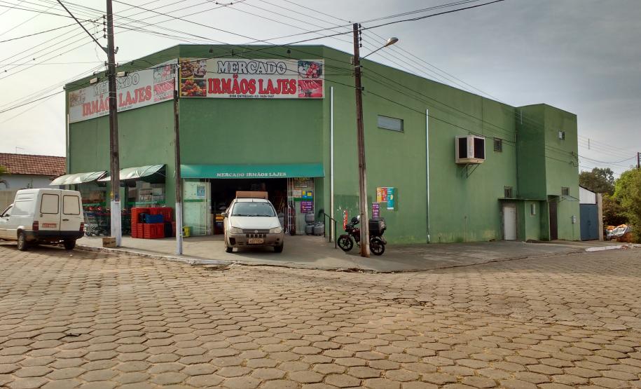 Empreendedor abre novo mercado no Norte Pioneiro com apoio da Fomento Paraná O empreendedor Luciano de Lima, de Jundiaí do Sul, construiu um mercado novo na cidade com o crédito da Fomento Paraná, instituição financeira de desenvolvimento do Governo do Estado.