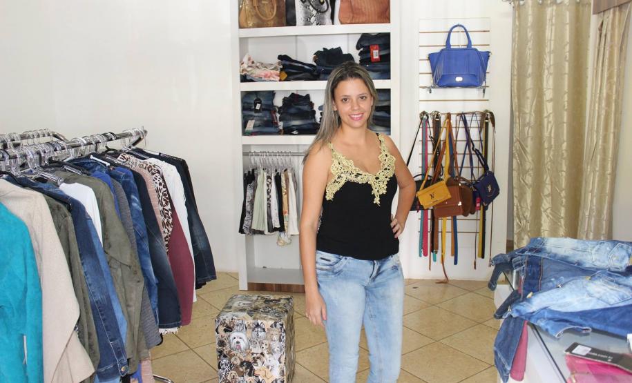 Empreendedora de Marialva já obteve três financiamentos de microcrédito e já planeja uma segunda loja. Instituição financeira de desenvolvimento do Governo do Estado já financiou mais de R$ 157 milhões em microcrédito desde 2011 e bateu recorde de operações contratadas em julho.