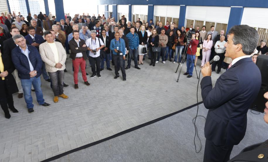 Obras com recursos do FGTS serão iniciadas em outubro, em São José dos Pinhais A prefeitura de São José dos Pinhais teve a licitação homologada e nas próximas semanas devem ser iniciadas as obras da rua Marechal Hermes, que vão criar uma nova ligação entre bairros Iná e Guatupê, com uma nova trincheira sob a BR-277. As obras são financiadas pela Fomento Paraná, por meio da linha FGTS Pró-Transporte.