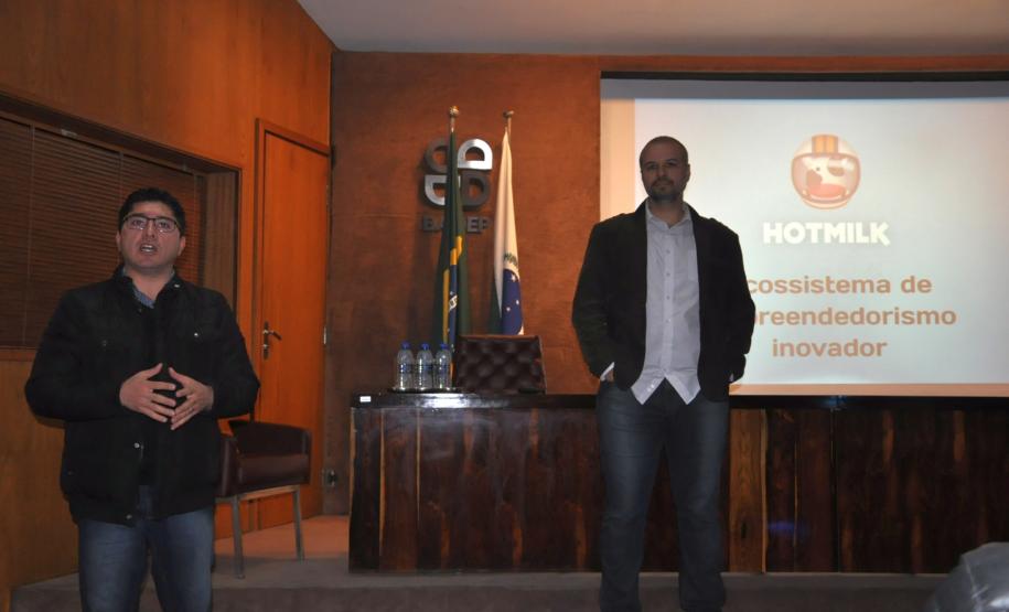UniFomento promove Startup Day# O gerente de Administração e de Pessoas, Luciano Martins, conversa com colaboradores sobre a intenção das palestras promovidas pela UniFomento.