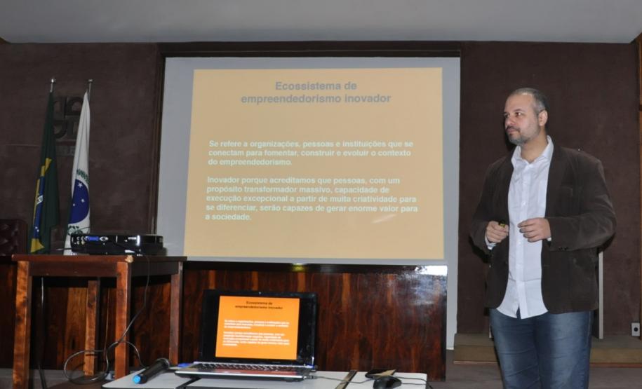 UniFomento promove Startup Day# Leonardo Tostes, da Aceleradora Hotmilk, da Agência PUC-PR de Inovação