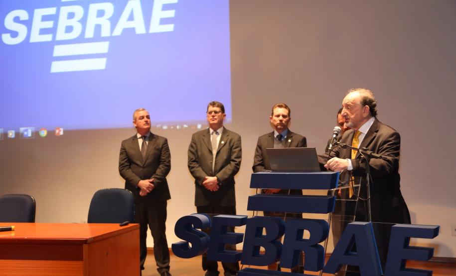 A Junta Comercial do Paraná (Jucepar) deu início às aulas presenciais da Academia Empresa Fácil. Fruto de uma parceria da Jucepar com o Sebrae-PR, Sescap-PR, CRCPR, Fecopar, Sicontiba, Faciap e Fecomércio, o programa promove cursos on-line e presenciais gratuitos a respeito dos processos de abertura, alteração e baixa de empresas na Junta Comercial por meio do sistema Empresa Fácil Paraná.