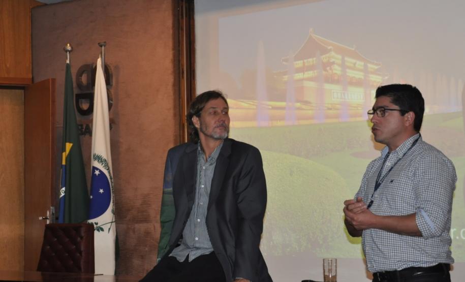 Palestra promovida pela UniFomento nesta terça (18/10) com Ike Weber, um jornalista curitibano que se anuncia como executivo, empreendedor e viajante, para transmitir noções e conceitos de empreendedorismo.