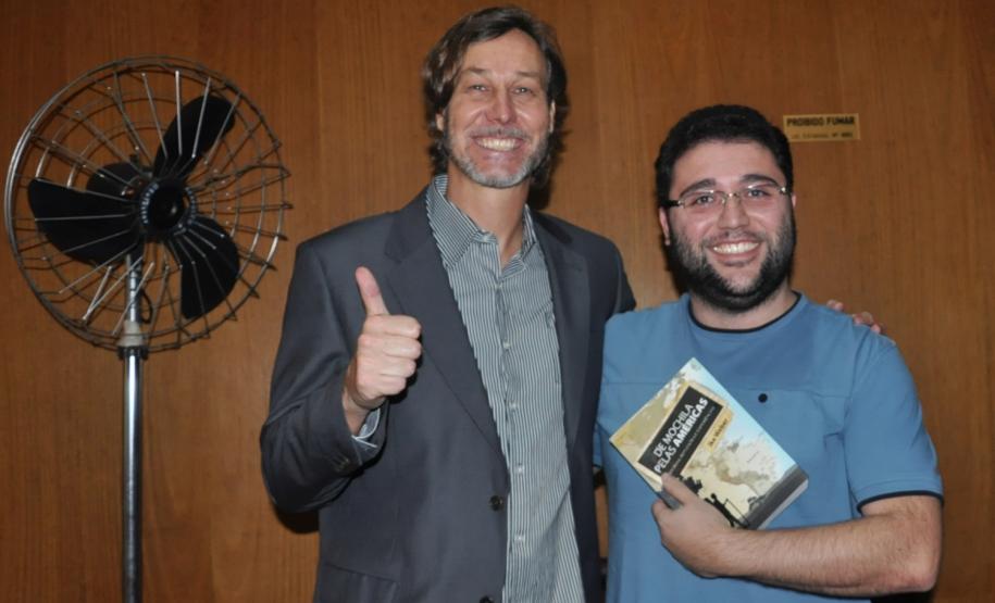 Palestra promovida pela UniFomento nesta terça (18/10) com Ike Weber, um jornalista curitibano que se anuncia como executivo, empreendedor e viajante, para transmitir noções e conceitos de empreendedorismo.