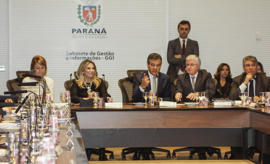 Fomento Paraná integra Comitê de Investimento do Sistema de Financiamento de Ações nos Municípios Governador Beto Richa em reunião com o secretariado, quando foi anunciada a criação do Comitê de Investimento do Sistema de Financiamento de Ações nos Municípios. Curitiba, 03/11/2016.