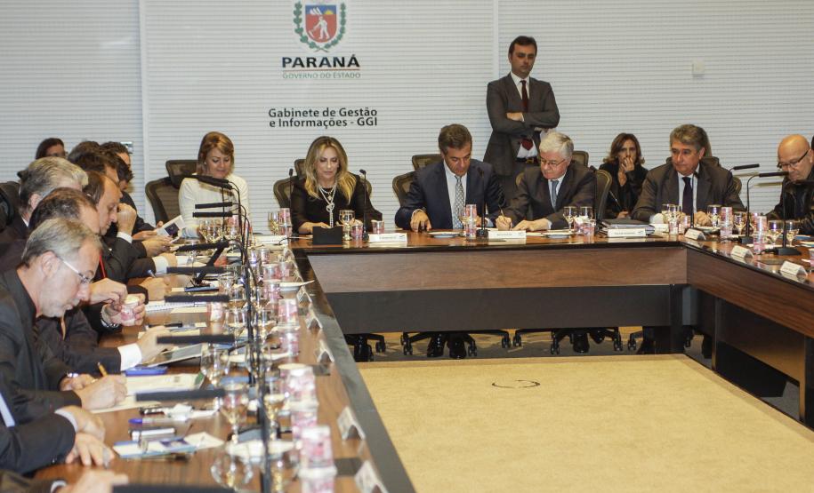 Fomento Paraná integra Comitê de Investimento do Sistema de Financiamento de Ações nos Municípios Governador Beto Richa em reunião com o secretariado, quando foi anunciada a criação do Comitê de Investimento do Sistema de Financiamento de Ações nos Municípios. Curitiba, 03/11/2016.