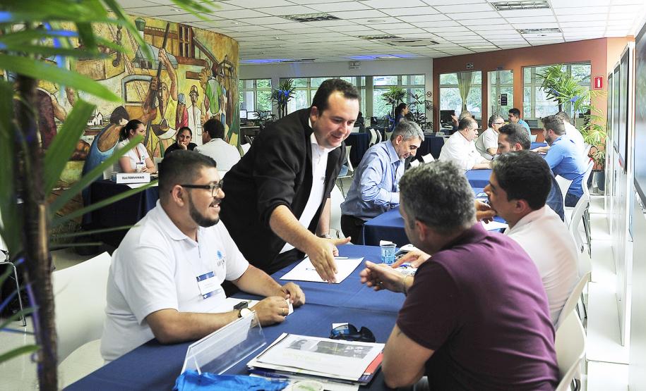 A Administração dos Portos de Paranaguá e Antonina (Appa), em parceria com o Sebrae e a Fomento Paraná, promoveram uma Rodada de Negócios no Porto de Paranaguá, nesta quinta-feira (25), com o objetivo de aproximar clientes e fornecedores que prestam serviços para empresas ligadas à área portuária.