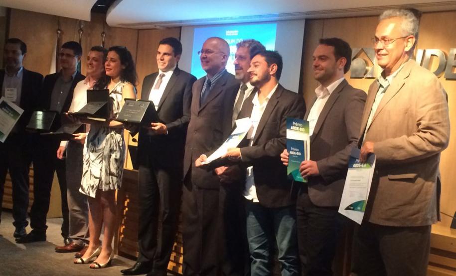 O trabalho "Análise de Crédito e o data mining: um estudo do potencial de aplicação na instituição Fomento Paraná", escrito por Gustavo Alexandre Duda Mattana, da Fomento Paraná, está entre os vencedores.