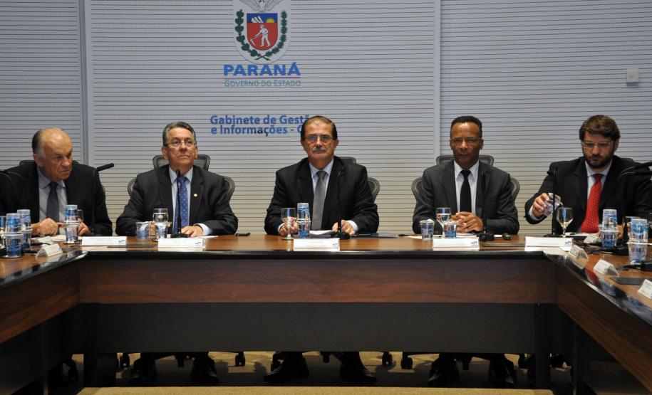 Cerimônia de posse dos integrantes do Conselho Estadual de Parques Tecnológicos (Cepartec), que tem como objetivo a elaboração de um plano estratégico de ciência, tecnologia e inovação, para implementar o Complexo Paranaense de Parques Tecnológicos.