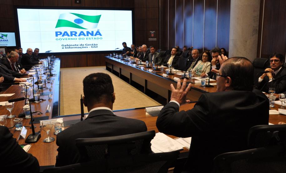 Cerimônia de posse dos integrantes do Conselho Estadual de Parques Tecnológicos (Cepartec), que tem como objetivo a elaboração de um plano estratégico de ciência, tecnologia e inovação, para implementar o Complexo Paranaense de Parques Tecnológicos.