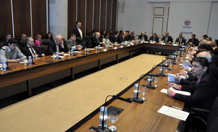 Cerimônia de posse dos integrantes do Conselho Estadual de Parques Tecnológicos (Cepartec), que tem como objetivo a elaboração de um plano estratégico de ciência, tecnologia e inovação, para implementar o Complexo Paranaense de Parques Tecnológicos.