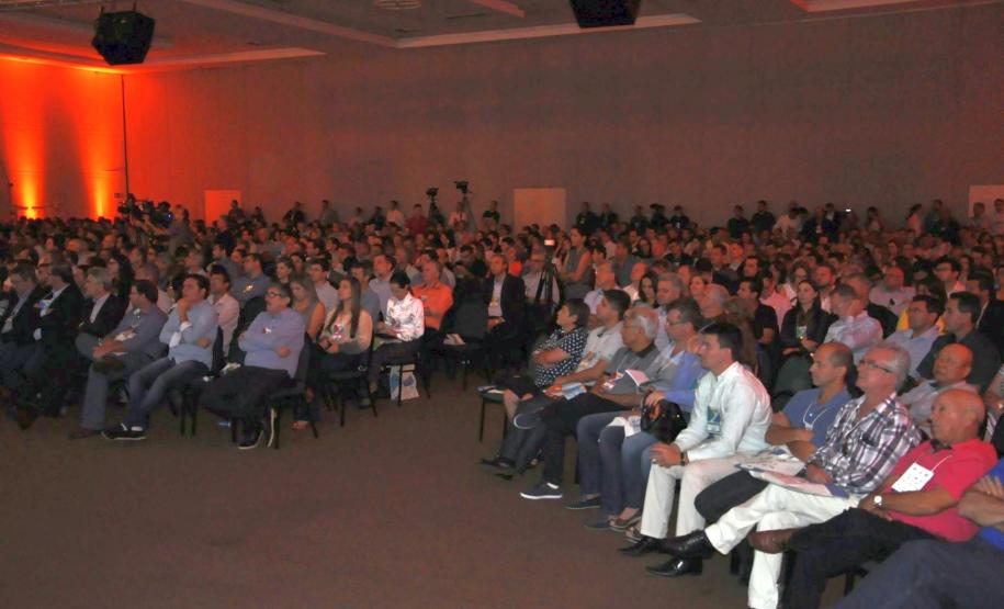 Encontro de Prefeitas e Prefeitos Eleitos - Gestão 2017-2020 Encontro de Prefeitas e Prefeitos Eleitos - Gestão 2017-2020
Auditório ficou cheio para as palestras e oficinas, durante os três dias de evento.