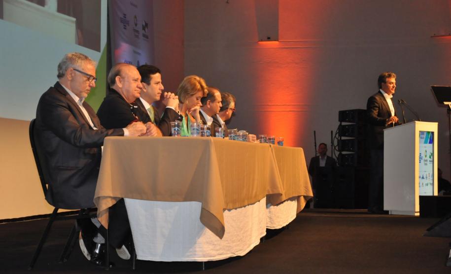 Encontro de Prefeitas e Prefeitos Eleitos - Gestão 2017-2020 Encontro de Prefeitas e Prefeitos Eleitos - Gestão 2017-2020, promovido pelo Governo do Paraná, em parceria com o Sebrae/PR, em Foz do Iguaçu, de 29 de novembro a 2 de dezembro de 2016.