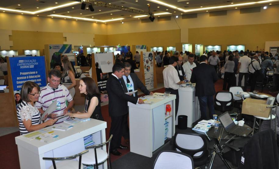 Encontro de Prefeitas e Prefeitos Eleitos - Gestão 2017-2020 Encontro de Prefeitas e Prefeitos Eleitos - Gestão 2017-2020, promovido pelo Governo do Paraná, em parceria com o Sebrae/PR, em Foz do Iguaçu, de 29 de novembro a 2 de dezembro de 2016.