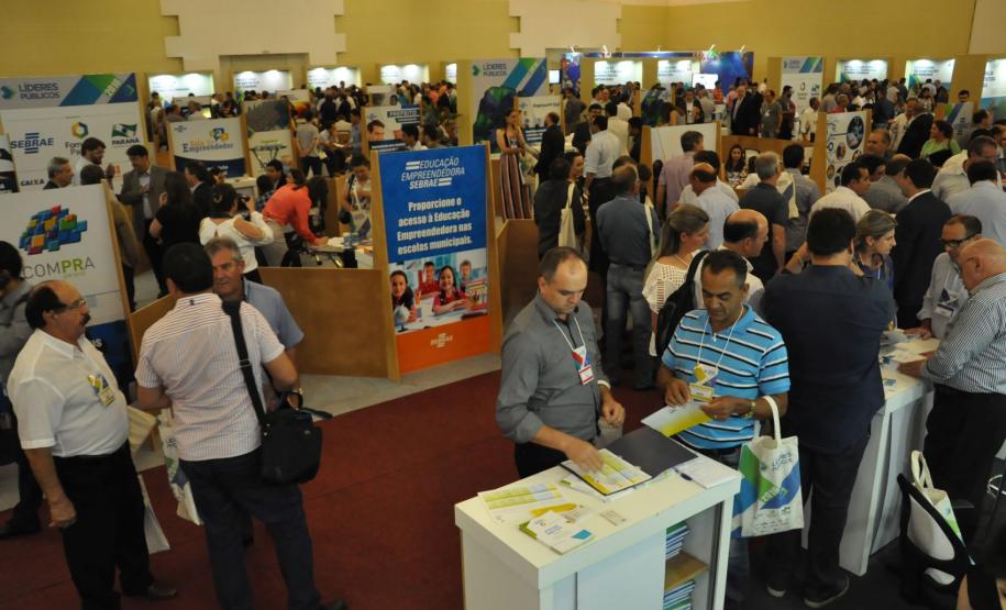 Encontro de Prefeitas e Prefeitos Eleitos - Gestão 2017-2020 Encontro de Prefeitas e Prefeitos Eleitos - Gestão 2017-2020, promovido pelo Governo do Paraná, em parceria com o Sebrae/PR, em Foz do Iguaçu, de 29 de novembro a 2 de dezembro de 2016.