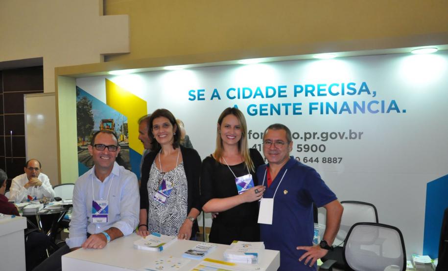 Encontro de Prefeitas e Prefeitos Eleitos - Gestão 2017-2020 Encontro de Prefeitas e Prefeitos Eleitos - Gestão 2017-2020, promovido pelo Governo do Paraná, em parceria com o Sebrae/PR, em Foz do Iguaçu, de 29 de novembro a 2 de dezembro de 2016.