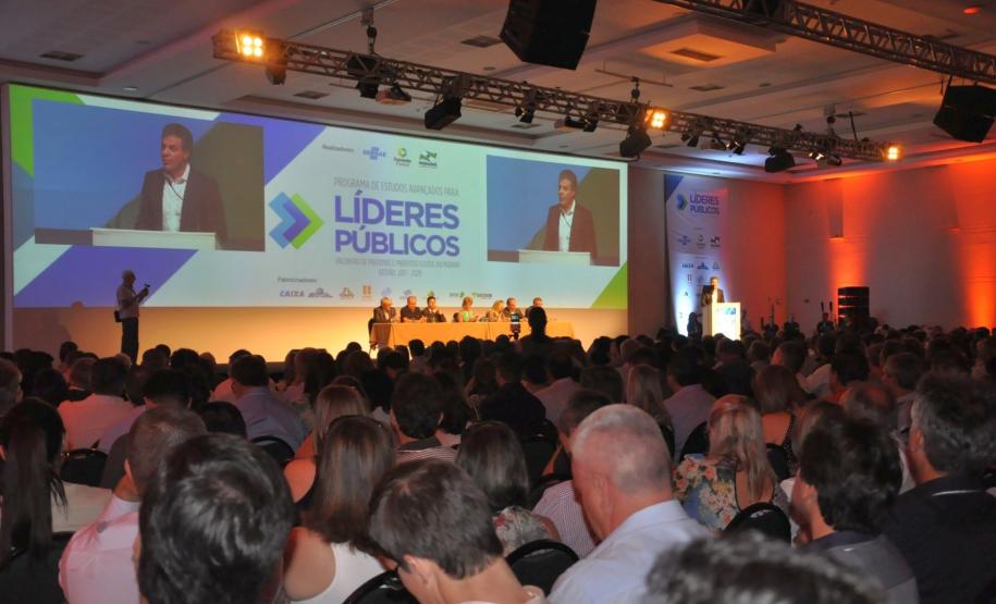 Encontro de Prefeitas e Prefeitos Eleitos - Gestão 2017-2020 Encontro de Prefeitas e Prefeitos Eleitos - Gestão 2017-2020, promovido pelo Governo do Paraná, em parceria com o Sebrae/PR, em Foz do Iguaçu, de 29 de novembro a 2 de dezembro de 2016.