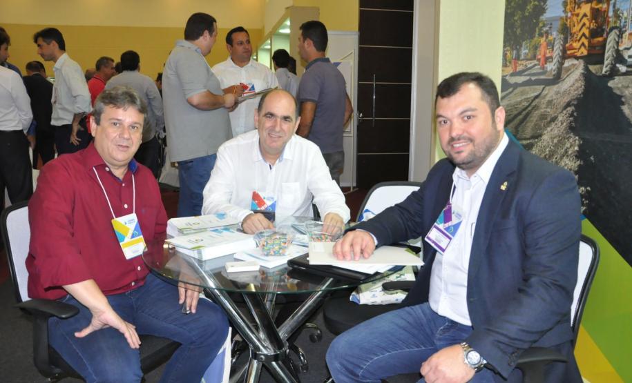 Encontro de Prefeitas e Prefeitos Eleitos Gestão 2017-2020 Encontro de Prefeitas e Prefeitos Eleitos - Gestão 2017-2020, promovido pelo Governo do Paraná, em parceria com o Sebrae/PR, em Foz do Iguaçu, de 29 de novembro a 2 de dezembro de 2016.