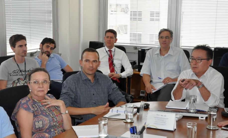 Reunião sobre mudanças nas linhas de crédito do BNDES.