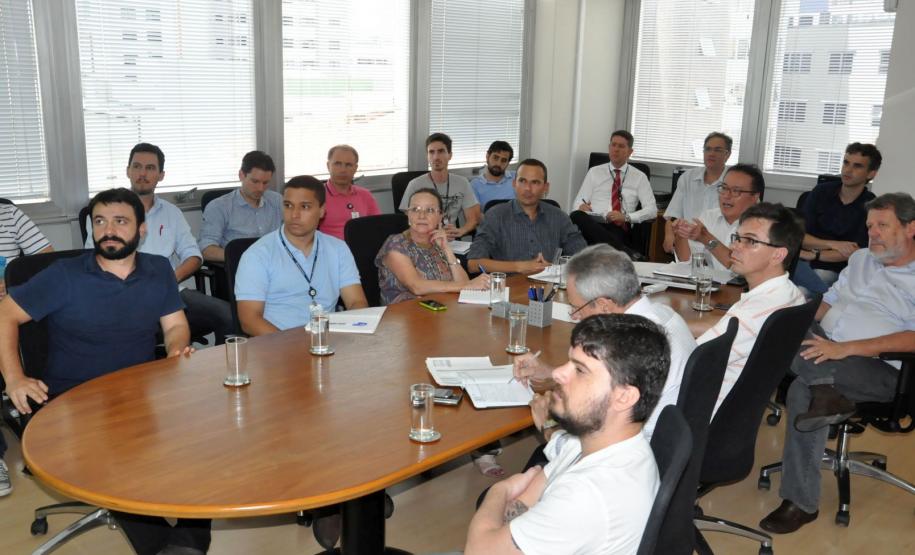 Reunião sobre mudanças nas linhas de crédito do BNDES.