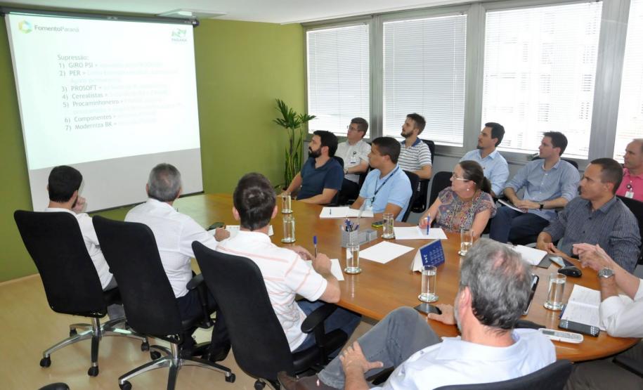 Reunião sobre mudanças nas linhas de crédito do BNDES.