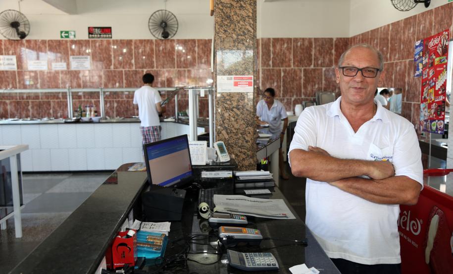 Para o comerciante Carlos Roberto Freire, que trabalha na avenida desde a década de 60, a obra representa compromisso do governador Beto Richa com a população do litoral.