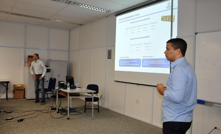 Turma extraordinária do curso de capacitação foi aberta para atender à demanda dos novos prefeitos eleitos e tem representantes de diversas regiões do estado.