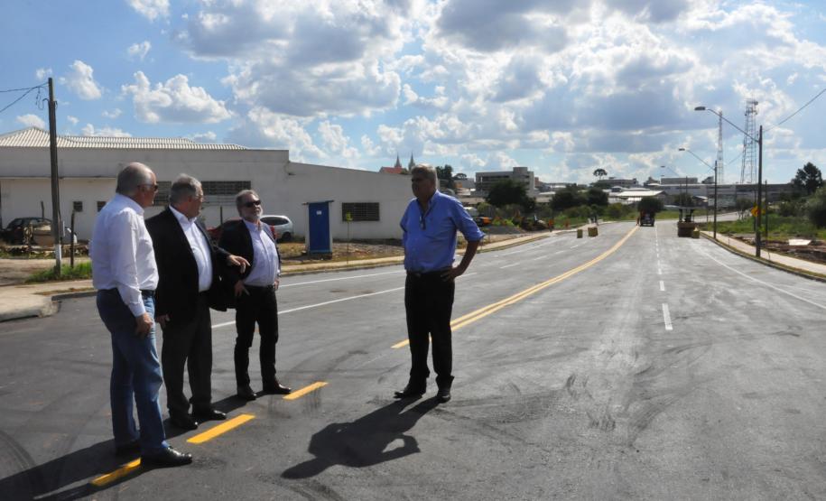 O presidente da Fomento Paraná, Juraci Barbosa, e o diretor de Operações do Setor Público, Omar Sabbag Filho, reuniram-se com o prefeito de Campo Largo, Marcelo Puppi, nesta quinta (17/2), para falar sobre novos financiamentos para apoiar empreendedores privados do município, bem como para obras públicas.