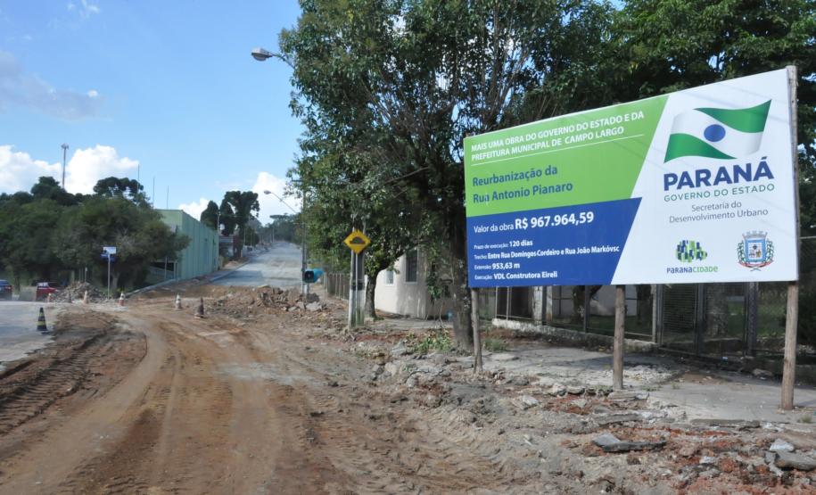 O presidente da Fomento Paraná, Juraci Barbosa, e o diretor de Operações do Setor Público, Omar Sabbag Filho, reuniram-se com o prefeito de Campo Largo, Marcelo Puppi, nesta quinta (17/2), para falar sobre novos financiamentos para apoiar empreendedores privados do município, bem como para obras públicas.