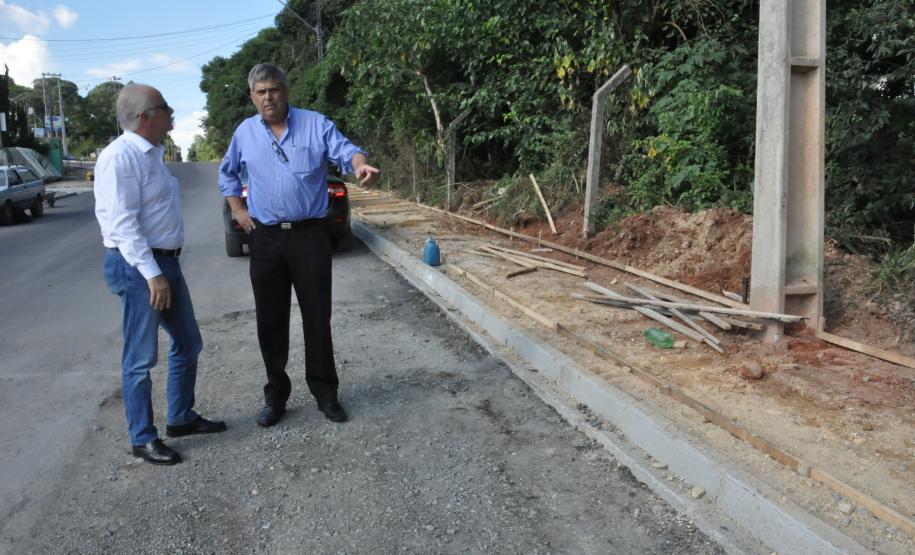 O presidente da Fomento Paraná, Juraci Barbosa, e o diretor de Operações do Setor Público, Omar Sabbag Filho, reuniram-se com o prefeito de Campo Largo, Marcelo Puppi, nesta quinta (17/2), para falar sobre novos financiamentos para apoiar empreendedores privados do município, bem como para obras públicas.